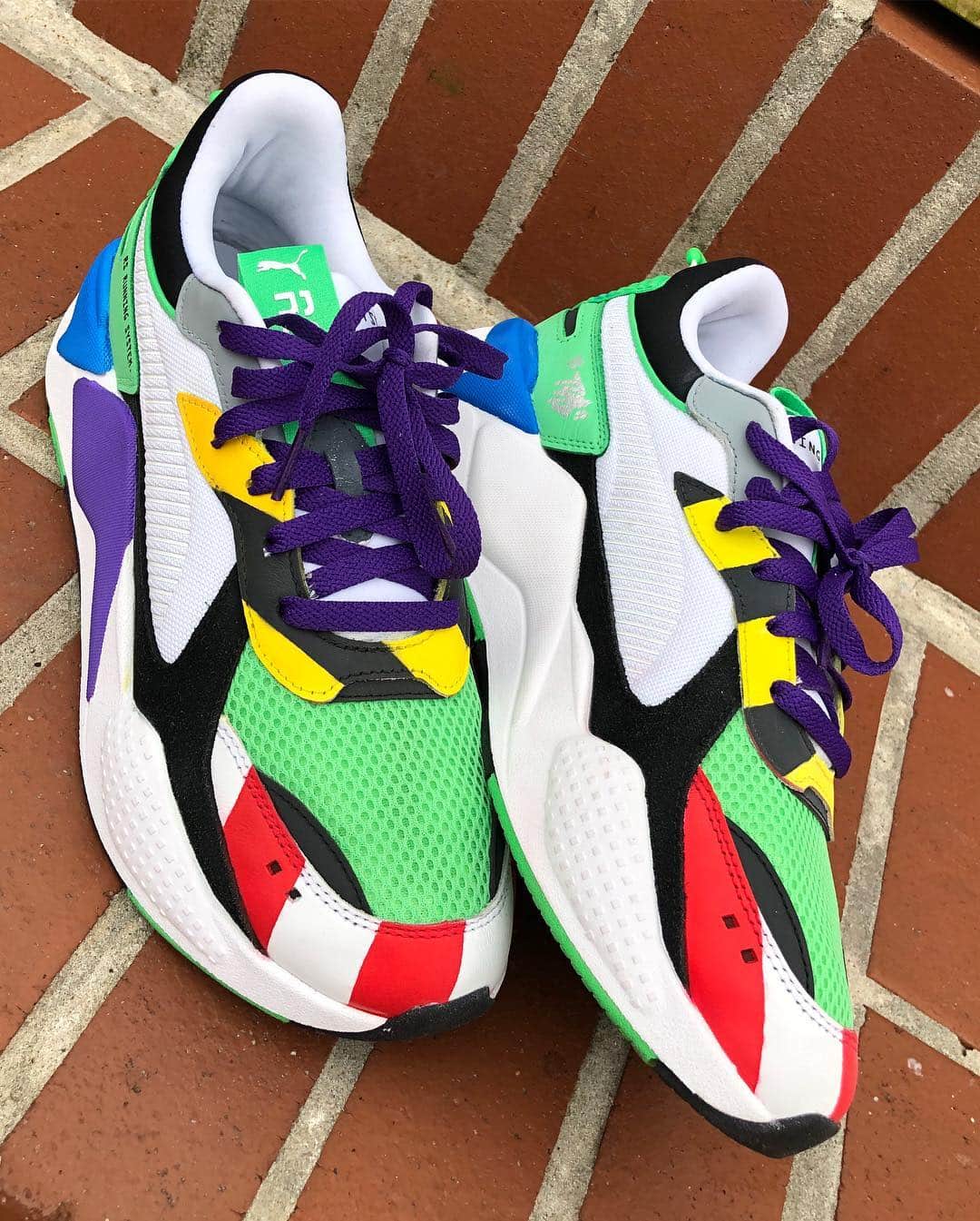 のインスタグラム：「Come out to the Greenbriar PUMALab and vote for your favorite RS-X Kicks customized by @sierato in collaboration with @deantevh @1lilkeed @yungbans Today through Friday the 29th. Winning kicks will be announced Friday, the 29th at 7pm, and 3 lucky voters will be selected to receive a pair in their size. PUMA RS-X MTV SNEAKER TALK. 2841 Greenbriar Pkwy SW, Atlanta, GA, 30331 @PUMA @MTV #PUMAxMTV #PUMALab」