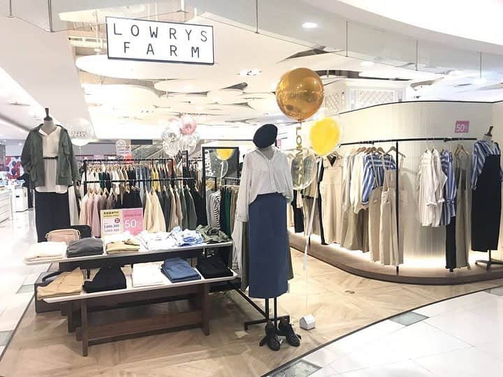 LOWRYS FARM-TWさんのインスタグラム写真 - (LOWRYS FARM-TWInstagram)「高雄的粉絲請注意📣📣📣 LOWRYS FARM 高雄遠東店回來了!! . 3/28~3/31開幕四天加碼活動‼️ •單筆🈵️2000現抵200 •單筆🈵️3000現抵400 . 💕還可享百貨服飾單筆🈵️3000送200抵用券優惠 . •凡消費拍照上傳打卡贈精緻果汁🍹 【限量贈完為止】 #lowrysfarm #reopen #高雄遠東 #全新開幕 #lowrysfarmtw #springfair #期間限定 #滿額限抵 #春裝上市 #new #lf_tw #spring #springoutfit #springfashion  #lookbook #style」3月28日 18時33分 - lowrysfarm_tw