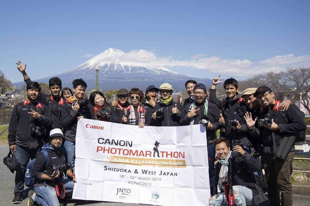 Canon Asiaさんのインスタグラム写真 - (Canon AsiaInstagram)「Fast vs slow: The slow countryside life 🌳and a speeding bullet train 🚅 are captured in a single shot by Safuan from Malaysia, the grand winner of our Canon PhotoMarathon Asia Championship 2019 🎉. Joining him in the top 3 in the next photo are William from Hong Kong (left) and Luke from the Philippines (right). 👏Congratulations to our winners and all participants for completing the challenge! We hope everyone had a memorable and fruitful experience. Photos were shot using EOS R  #cpmc2019 . . Follow the social media accounts of your local Canon office or authorised distributor for news of upcoming PhotoMarathons in your country so you can join in the experience! #canon #canonasia #canoneosr #mirrorlesscamera #japan #shizuoka #travelphotography #canonphotography #photography #photochallenge」3月28日 18時28分 - canonasia