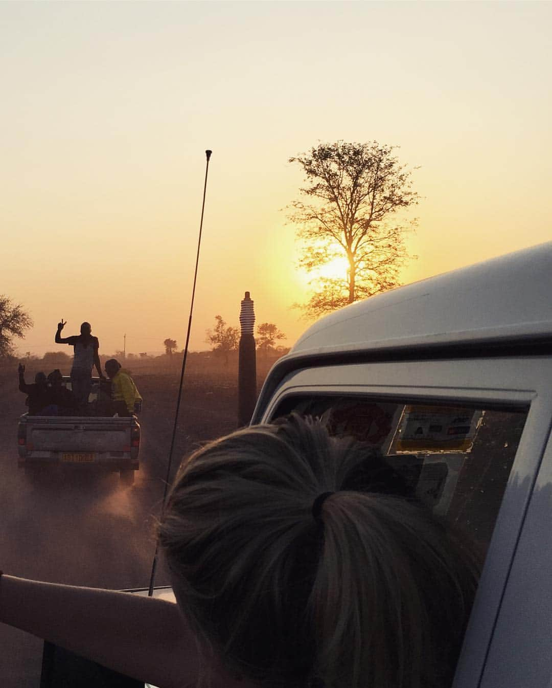 トニ・ガーンさんのインスタグラム写真 - (トニ・ガーンInstagram)「I have so much love for the Manicaland area, laid between Mozambique and Zimbabwe. We created my first own project with @planinternational there supporting different schools and building 2 hostels for girls, I got to meet my sponsored child and we did my first girl camp a couple years ago. There’s no place in Africa that’s closer to my heart and it’s been struck by one of the continents worst cyclones last week, leaving hundreds of thousands of people homeless 🖤 Please go to @tonigarrnfoundation and click on the link in bio and donate to support the children with water, meds and shelter. The water has been stagnant and raised the risk of diseases such as cholera all over the area. Please DONATE! These are the some of the worlds poorest places anyways and lots of organizations are working tirelessly to move fast🙏🏼」3月28日 18時29分 - tonigarrn