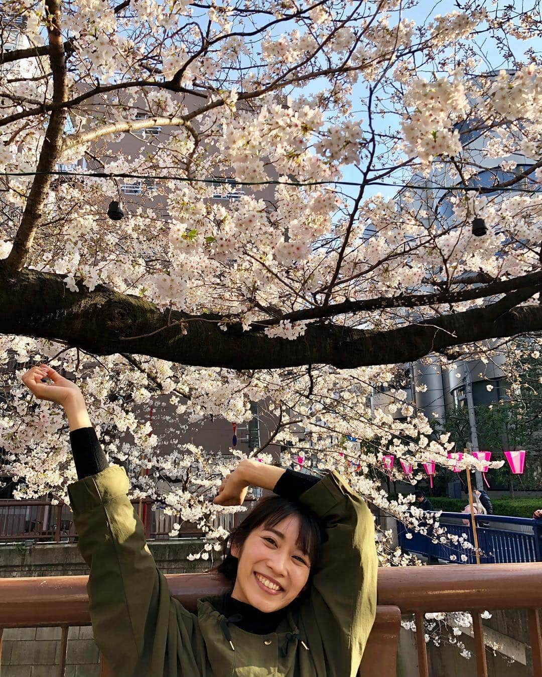 佐藤千晶さんのインスタグラム写真 - (佐藤千晶Instagram)「くまちゃん @kumazawa_eriko  が 撮ってくれた写真😊  のびのび。気持ちよかったな。  #桜 #お花見 #cherryblossom  #sakura #tokyo」3月28日 18時44分 - satochiaki125