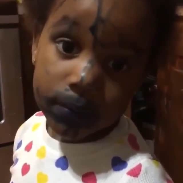 カロリーヌ・ド・メグレのインスタグラム：「A marker? 😂 rg @shaunking thx @camilleeddera」