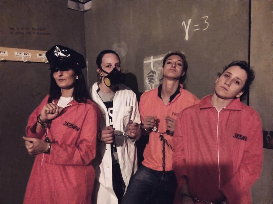 ヴァレンティナ・アリゲッティのインスタグラム：「Da Prison break a break the prison è un attimo🔩🤓💡🔧#escaperoom#noncepiunientenelcamice#ilmomentodisalmo#lapago#nerd」