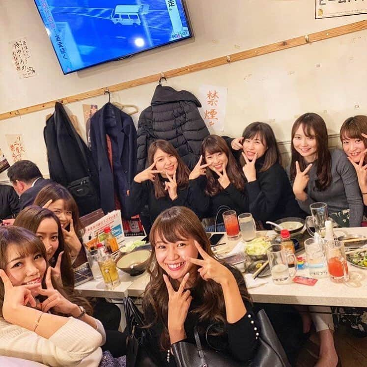 串カツ田中さんのインスタグラム写真 - (串カツ田中Instagram)「.﻿ 大人数で女子会♪﻿ @yukari.saitooさんより﻿ ﻿ 女子会は、﻿ オシャレなお店で映える料理…﻿ そんな固定概念を変えてしまいましょう！﻿ ﻿ 女子会限定の飲み放題コースや﻿ とってもお得な食べ放題コースもご用意しています。﻿ ﻿ これからは“女子会＝串カツ田中”です！﻿ ------------------------------------------------------﻿ #だーいすき とっても #たのしすぎ こんなに集まれて嬉しい〜〜〜！！ #串カツ田中﻿ ------------------------------------------------------﻿ みなさんも#串カツ田中 で投稿してみてください！﻿ ﻿ ﻿ #串カツ#串カツ田中#2度付け禁止#揚げたて#大阪伝統の味#居酒屋#飲み屋#飲酒タグラム#おいしかった#ごちそうさまでした#お腹いっぱい#外食#飲み会#送別会#歓迎会#女子会#夜ごはん#宴会#宴会コース#0次会#1次会#2次会#3次会#飲み放題#食べ放題#大人数#なかよし#わいわい」3月28日 18時59分 - kushikatsu_tanaka