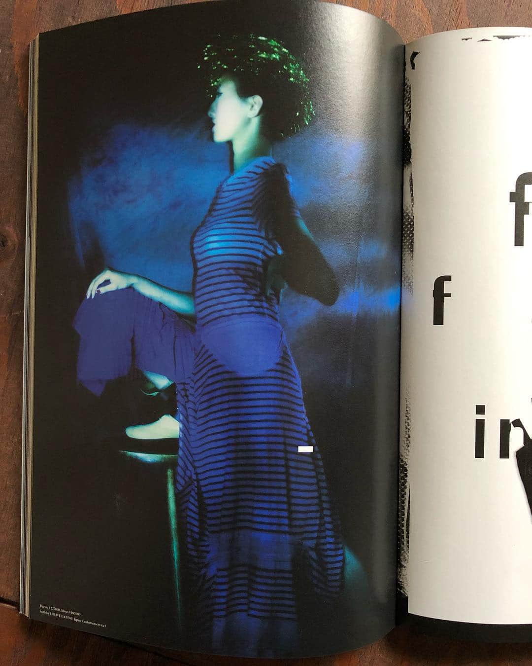 のインスタグラム：「【ご報告】と【お誘い】#please 11号より アトリエ内で #Loewe @loewe も撮影しました。思い出結構あるなぁ。そんな事務所を移転いたします。ちょうどPLEASEも3周年ということもあり、事務所お別れの会と合わせて、焼き豚と他にも少し的な飲み会します。 会費2000円予定（あとでカンパとかいうかも）ヴァンナチュールあり、ビールあり、日本酒あり、焼酎ありです。初めての方もオッケーですよ。 よろしくお願い申し上げます。」