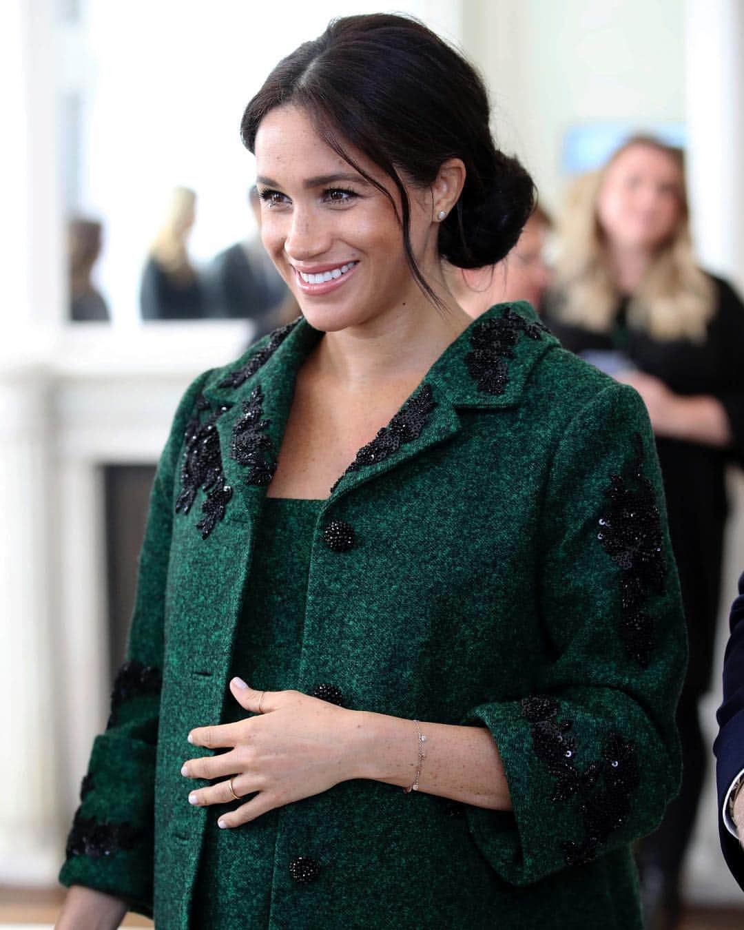 Vogue Australiaさんのインスタグラム写真 - (Vogue AustraliaInstagram)「#MeghanMarkle's maternity wardrobe has included Givenchy, Valentino and Erdem. We look back at every gown and pantsuit the Duchess of Sussex has donned since she confirmed her first pregnancy via the link in the bio. 📸 Chris Jackson/Getty Images」3月28日 18時59分 - vogueaustralia