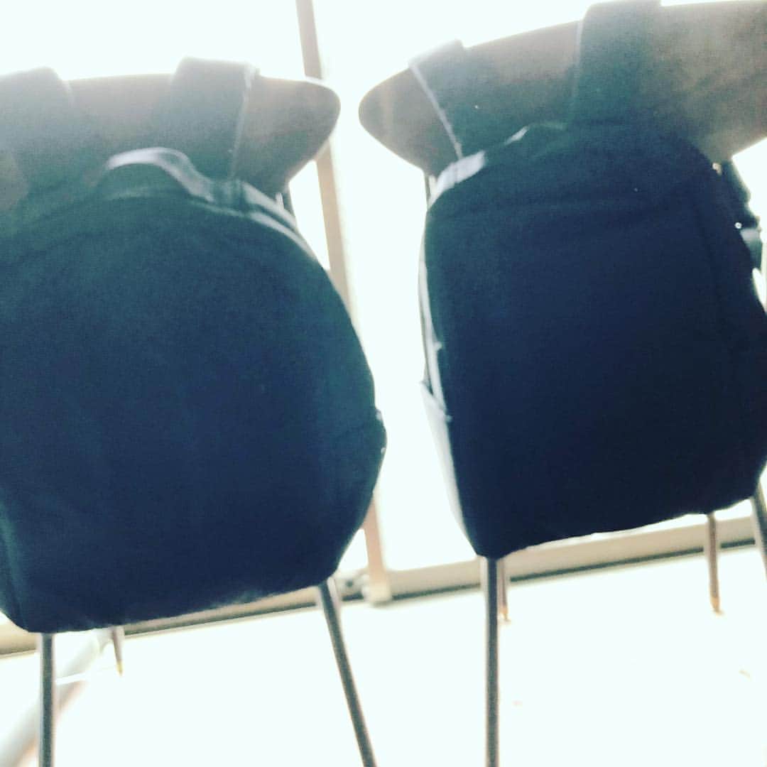 のインスタグラム：「【ご報告】と【お誘い】#please がお願いしてオリジナルデザインで #porter とつくったリュック #blackbox 在庫僅少ですが、お売りしますよ！ こんな思い出もある事務所とお別れすることになりました。事務所を移転いたします。ちょうどPLEASEも3周年ということもあり、事務所お別れの会と合わせて、焼き豚と他にも少し的な飲み会します。 会費2000円予定（あとでカンパとかいうかも）ヴァンナチュールあり、ビールあり、日本酒あり、焼酎ありです！初めての方もオッケーですよ。 よろしくお願い申し上げます。」