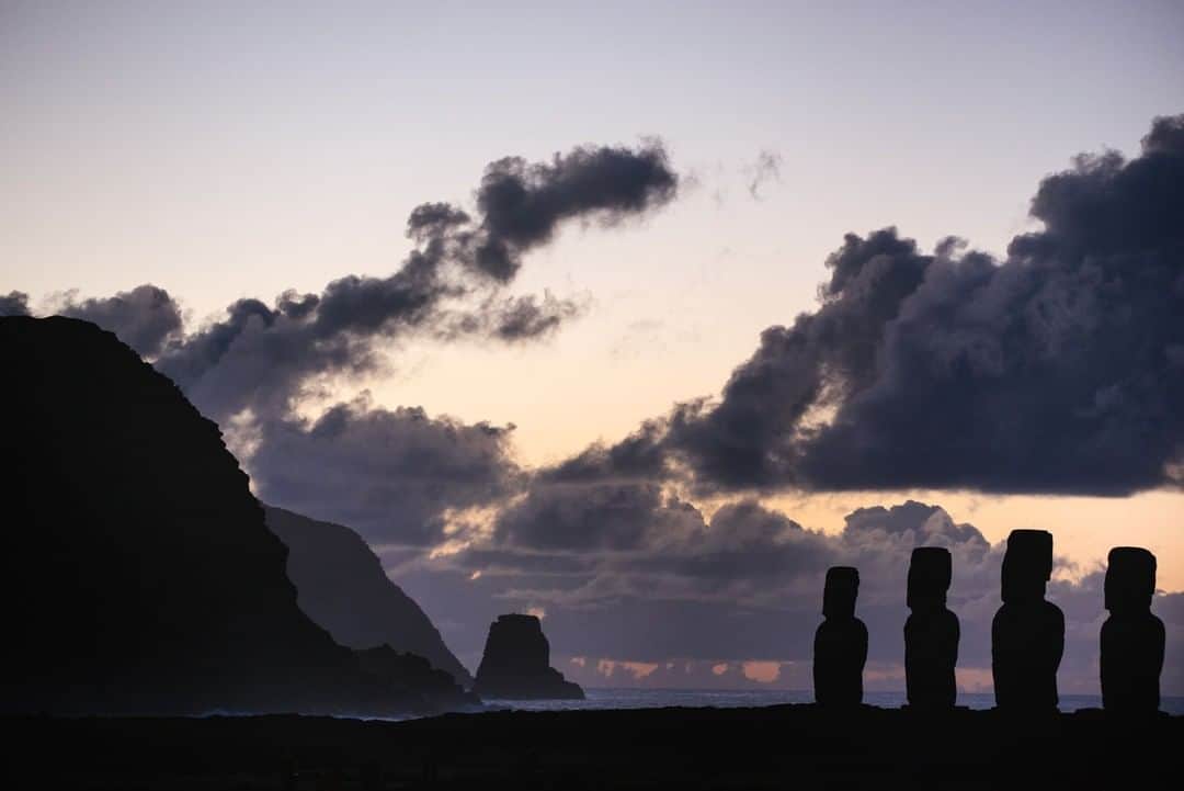 National Geographic Travelさんのインスタグラム写真 - (National Geographic TravelInstagram)「Photo by @max.lowe | The ancient stone heads of Easter Island, or Moai, have drawn visitors from across the globe for decades. Something about the mystery of origin within cues a certain spotlight within our society. To learn from our own history is one of the most symbolically human things we know I believe, and to not fully understand just how something so wondrous as a three story high human statue was created tempts that nerve on a different level. Perhaps it is an even deeper lessen to be learned though from our own past.」3月28日 19時02分 - natgeotravel