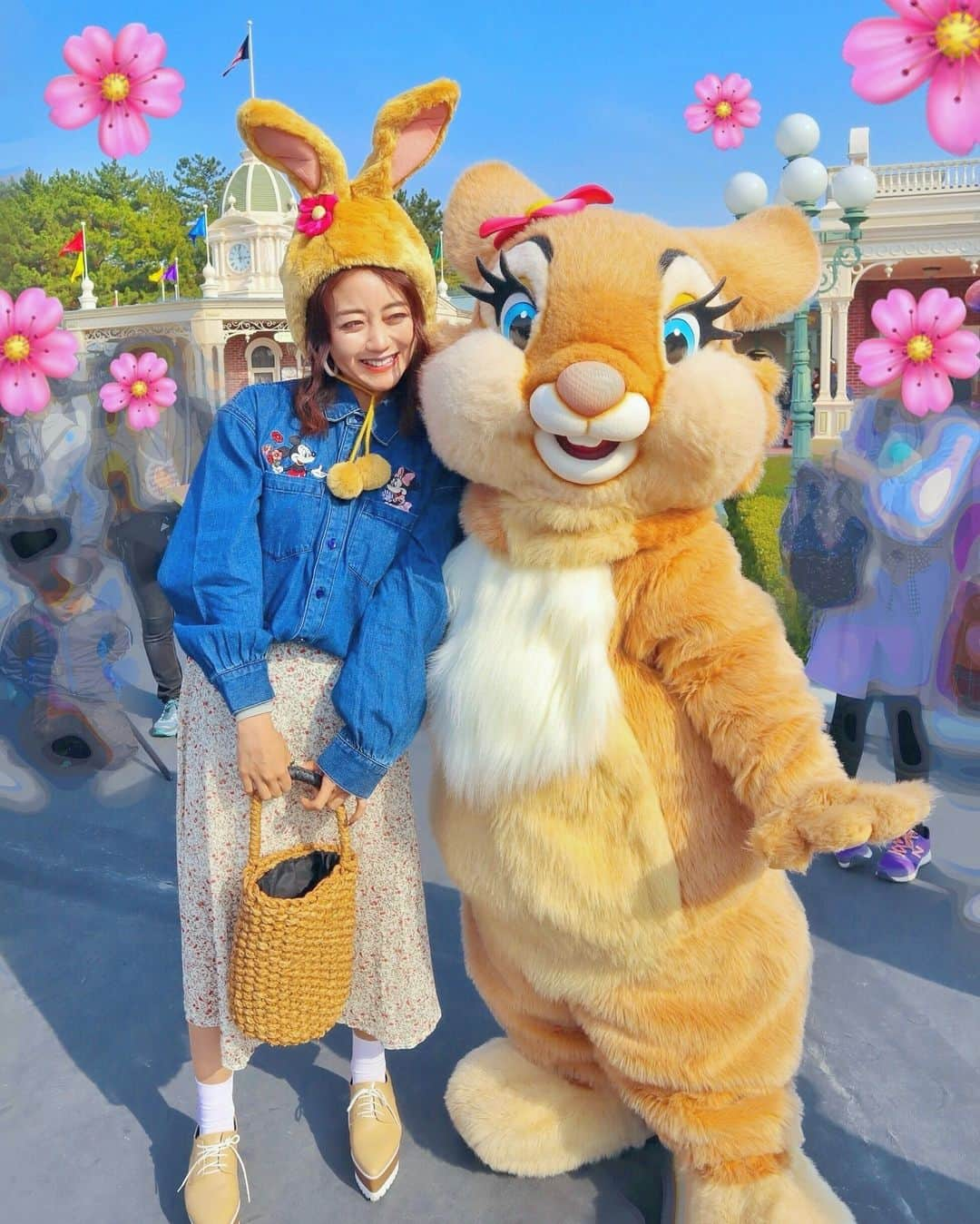 中島絢乃さんのインスタグラム写真 - (中島絢乃Instagram)「🐰🌷💕﻿ ﻿ ﻿ ﻿ #ミスバニーバウンド で、﻿ 無事#ミスバニー に会えたよー！！☺️🌈💕💕﻿ ﻿ はあ！可愛い！﻿ 指先まで可愛い！ もふもふ！！！﻿ ﻿ ﻿ ﻿ 昨日投稿した動画は、﻿ このあとの動画でした🤣🤣🤣🌷笑﻿ ﻿ ❤︎❤︎❤︎❤︎❤︎❤︎❤︎❤︎❤︎❤︎❤︎❤︎❤︎❤︎❤︎❤︎❤︎❤︎❤︎﻿ #disneysisters_jp 🐰🥕」3月28日 19時13分 - nakajima_ayano