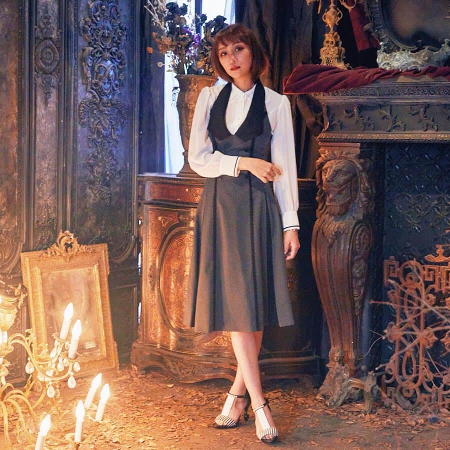 SuperGroupiesさんのインスタグラム写真 - (SuperGroupiesInstagram)「#黒執事 コラボのサンダル👡✨ ⠀⠀⠀⠀⠀ ⠀⠀⠀⠀⠀ ラインナップは セバスチャン、シエル、グレルをイメージした3種展開。  それぞれの衣装をイメージした カラーリングが素敵です💓💓💓 リボンなどの装飾をプラスして、 上品な足元を演出してくれるはず！🎀 ⠀⠀⠀⠀⠀ ⠀⠀⠀⠀⠀ 夏が楽しみになるコラボアイテム😆☀️ 詳細は商品タグをクリックしてね👆🏻 ⠀⠀⠀⠀⠀ ──────────────────────﻿ <Today’s Item> Black Butler Collaboration Series #sandals ①Sebastian Michaelis model / ￥16,800 +tax ②Ciel Phantomhive model / ￥16,800 +tax ③Grelle Sutcliff model / ￥16,800 +tax ※掲載商品は受注生産です。 Available only for pre-order now! ──────────────────────﻿ ⠀⠀ ⠀⠀ ⠀⠀⠀⠀⠀ 📺Live配信のお知らせ📺 本日3/28（木）21:00〜Live配信します！🙌🏻 ⠀  今回のLive配信は・・・﻿ なんと、#黒執事 special✨ こちらの新商品のご案内と 当店のスタッフとゲストによる #アニメバウンド をご紹介予定です💕 ⠀⠀⠀⠀⠀ ⠀⠀⠀⠀⠀ ──────────────────────﻿ #アニメバウンド って何？🧐 アニメ、ゲームキャラクターの服装を連想させるコーディネートのこと！👗👠👜 ──────────────────────﻿ ⠀⠀ ⠀⠀⠀⠀⠀ 視聴者限定プレゼント🎁もあります！ セバスチャン＆シエルモデルの腕時計を1名様にプレゼントします💓 応募条件などの詳細は、 この後のLive配信でチェックしてください✅ ⠀⠀⠀⠀⠀ ⠀⠀⠀⠀⠀ #supergroupies #anime #japaneseanime #スーパーグルーピーズ #アニメ #アニメコラボ #コラボグッズ #ファッションにアニメを #アニメグッス #animebound #サンダル #サンダルコーデ #blackbutler #흑집사#sebastianmichaelis #cielphantomhive #grellsutcliff #kuroshitsuji #yanatoboso #枢やな #live配信 #ライブ配信 #プレゼントキャンペーン #ちゃけちょけ」3月28日 19時14分 - supergroupies