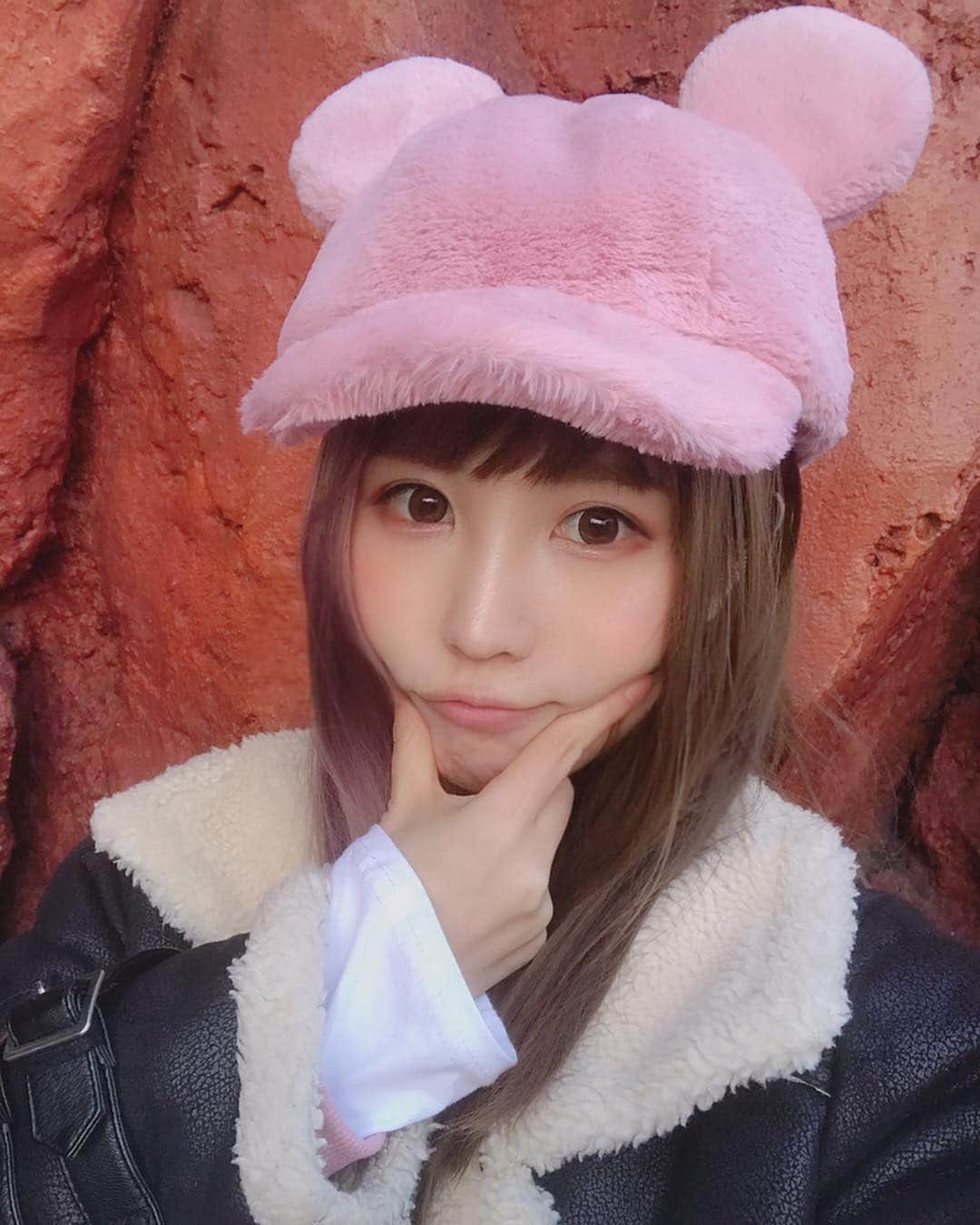 しらほしなつみさんのインスタグラム写真 - (しらほしなつみInstagram)「❤︎ 次ディズニー行けるの春休みとGWが終わってからかなー人が少ないときに行きたいよー😭 ・ #ディズニーコーデ #ディズニー #ディズニーランド #ディズニーキャップ #ミッキーキャップ #disneyland #disney #japan #japanesegirl #コスプレイヤー #cosplayer #model #カラコン #ウィッグ #instagood #follow #followme #フォローミー #粉我 #动漫 #角色扮演 #角色扮演者 #팔로우 #셀스타그램 #코스프레 #애니메이션」3月28日 19時18分 - shirahoshi.natsumi