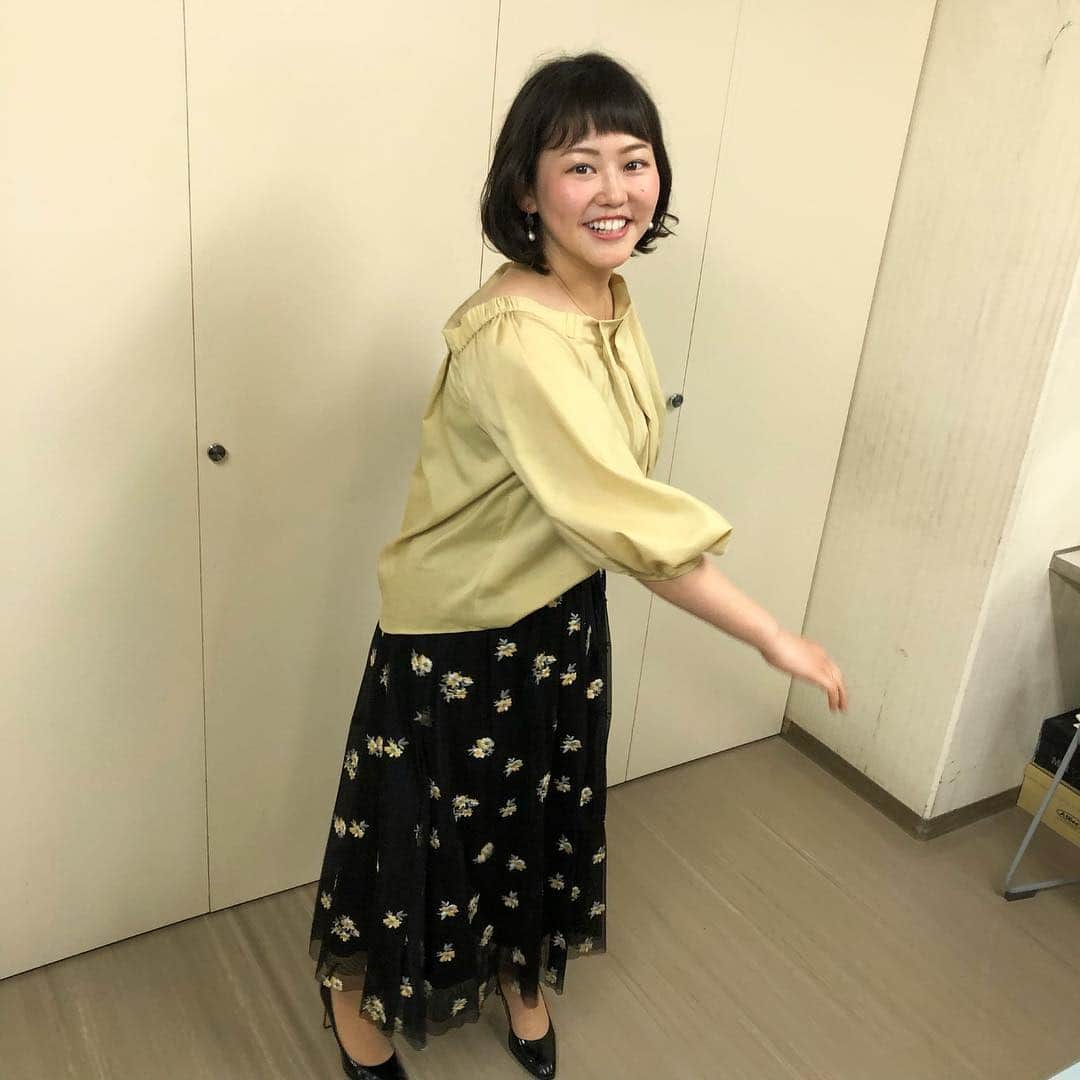 宇田川紗稚さんのインスタグラム写真 - (宇田川紗稚Instagram)「.本日モーニングてらす！出演でした♪ 衣装はボンベルタ橘東館1F FRONTLINEbyTrois Pillier様  明日も出演です👼✨ #春らしいトップス #オフショルにしても可愛いと思います！#チュールのスカート #回りたくなりました #回りました #ブレました😂#Photoby清水玲アナウンサー #回ってみて良い？#という #先輩の変なお願いを聞いてくれて #ありがとう♡#声かすれていて #お聞き苦しくて #申し訳ございません」3月28日 19時19分 - sachiudagawa