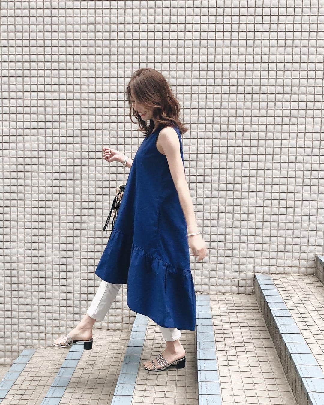 冨張愛さんのインスタグラム写真 - (冨張愛Instagram)「blue💙 1番好きな色。 色も形も 最高に可愛いこのワンピ、今はパンツやレギンスで合わせて 夏は1枚で着て 海に行きたいな〜🏖💭 そんな妄想まで膨らむ お気に入りワンピースです☺︎ * onepiece ... #arminarmjp @arminarm.aa #instagood #coordinate #ootd #outfit #fashion #instafashion #meg_ootd #mitsukoshiisetan #isetan #mitsukoshi #pr #코디네이트 #패션 #카메라 #コーディネート #コーデ #ファッション #今日のコーデ #アームインアーム #今日の服 #春服 #157cmコーデ #伊勢丹 #ワンピース」3月28日 19時19分 - megumitomihari