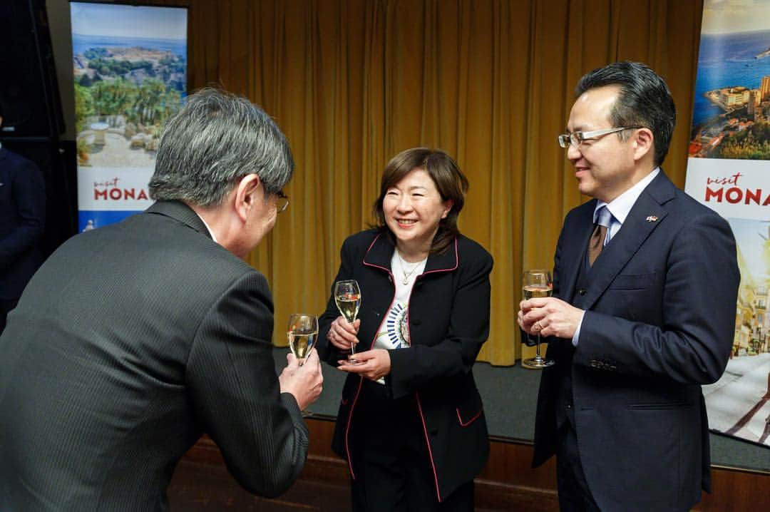 Candlewick Co., Ltd.さんのインスタグラム写真 - (Candlewick Co., Ltd.Instagram)「In the evening of March 14th, we held a projection screening of “Monaco: Back to the Future” at the Institut Francais de Tokyo, followed by a Q&A, for VIP guests, including media, trade partners, as well as our loyal Facebook fans. The movie was very well received by the Japanese audience who were surprised to learn of the depth of Monaco’s investment in sustainable energies. 🌿 The screening was followed by a reception party where guests happily discussed their new perceptions of Monaco over wine and French food.🥂 . . 3月14日の夜には、神楽坂のアンスティチュ・フランセ東京でドキュメンタリー映画 "Monaco: Back to the Future"の上映会を開催いたしました。🎥 上映会の後は、当日のスペシャルゲストのクリスティーヌ・オベルドルフ監督の Q&A セッション、そして、ラ・ブラッスリー にてレセプションパーティーを行いました。お集まりいただいたトレードとメディアの皆さま、およびモナコ政府観光会議局のFacebookのファンの方々からは、環境に関する革新的な技術の開発を応援しているモナコ公国の活動に対し、驚きと称賛の声が聞かれました。🇲🇨 . . . #candlewickpr #tourismpr #sustainabletourism #visitmonaco #mcgreenglam #womeninpr #travel #モナコ旅 #レスポンシブルラグジュアリーモナコ #モナコ #サステナビリティ #環境問題 #ドキュメンタリー映画」3月28日 19時22分 - candlewick_jp