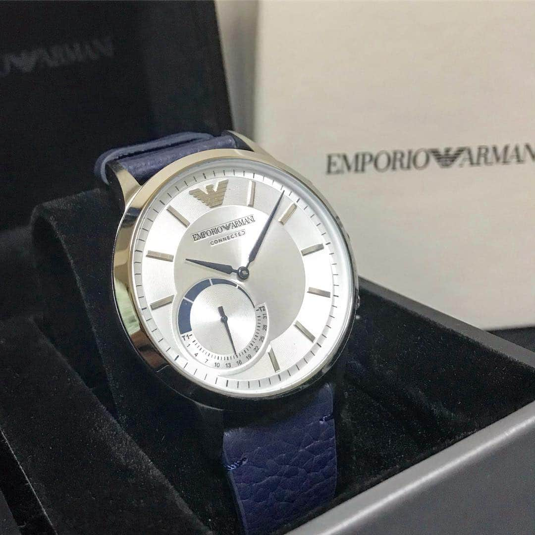 中村克さんのインスタグラム写真 - (中村克Instagram)「新しいアイテムゲット！ハイブリッドスマートウォッチ⌚️ 色々な機能がついてるみたい🤔🤗 #armani #emporioarmani #emporioarmaniconnected」3月28日 19時29分 - katsumi.221