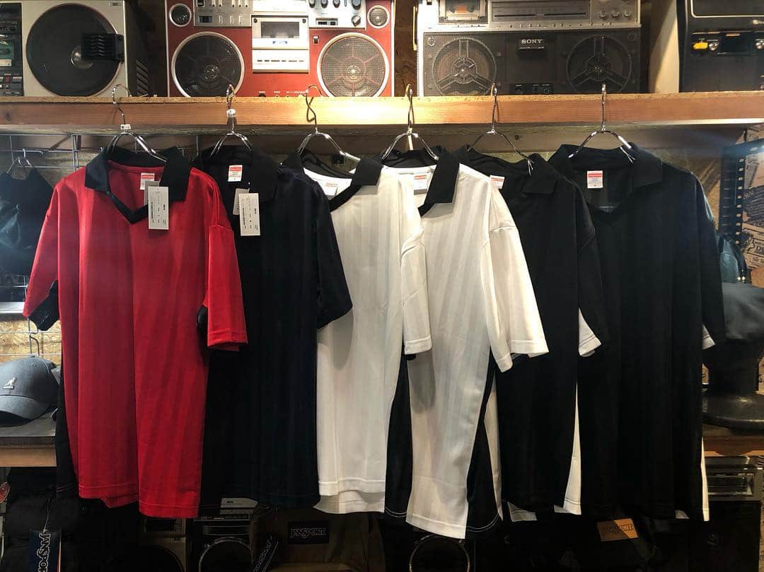のインスタグラム：「【NEW ARRIVAL】﻿ ﻿ ■4.1oz ドライ クラシック サッカーシャツ﻿ ﻿ 無地のサッカーシャツが入荷しました！！﻿ 昨年くらいからストリートブランドはもちろん、ハイブランドからも発売がみられるサッカーシャツ。これからの季節にタリピツな半袖ドライボディです！！﻿ 今時期はインナーとして、夏は1枚で着れる優秀なやつです🔥﻿ もちろんプリント刺繍も可能です！！﻿ カラーはwhite,red,navy,black﻿ 素材：ポリエステル 100% ﻿ ﻿ オンラインストアへの掲載がまだなので気になる方はお電話でお問い合わせ下さい✨ ﻿ ﻿ ダンサーズコレクション原宿店 ☎03-5474-9575 ﻿ ﻿ #soccer #soccershirts #footballshirts #football﻿ #ダンコレ #ダンサーズコレクション #dancerscollection #tokyo #harajuku」