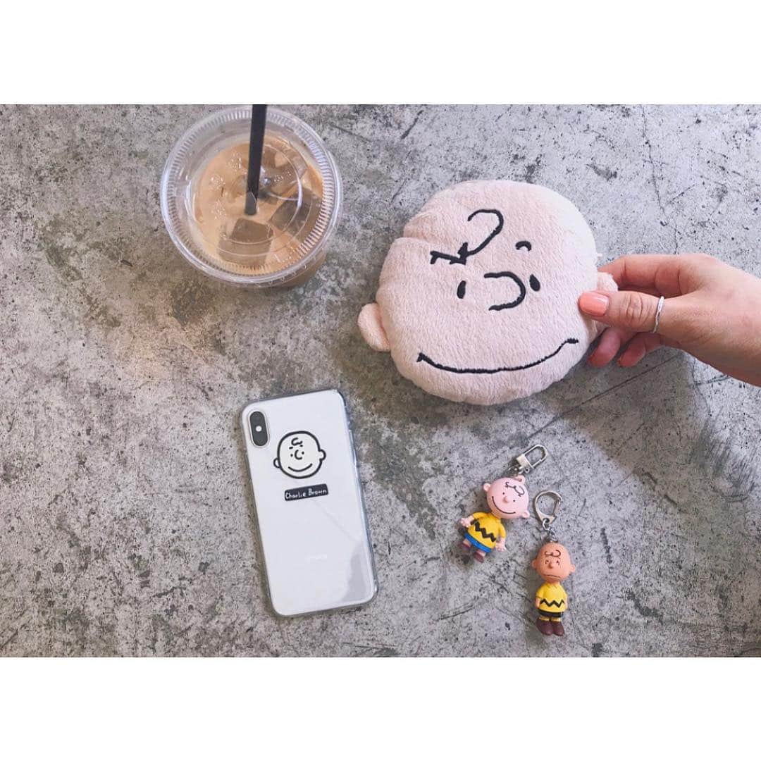 k i ｒa r a のインスタグラム：「৺̎⃝ . . チャーリーブラウン かわいすぎる👶🏻♡ . . .  #チャーリーブラウン#スヌーピー #かわいい#cute#iPhoneケース #キーホルダー#ポーチ#iPhoneXS #おしゃれさんと繋がりたい#カフェ #cafe#カフェ巡り#鹿児島カフェ #天文館#鹿児島#インスタグラマー #ネイル#nail#プチプラ#アクセサリー」