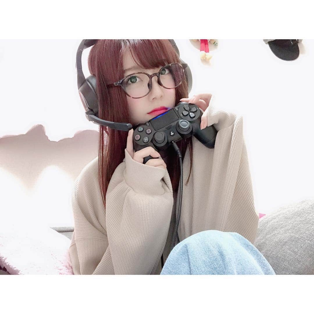 松村芽久未さんのインスタグラム写真 - (松村芽久未Instagram)「﻿ 時間があればすぐゲーム🎮👾❤️﻿ ﻿ PS4で色んなゲームしてて楽しい！﻿ ﻿ ﻿ #PS4 #R6S #bo4 #apex #マインクラフト﻿ #スパイダーマン #デトロイト #game #🎮﻿ #ゲームのお仕事 #来ますように #笑」3月28日 19時39分 - m.egu0626