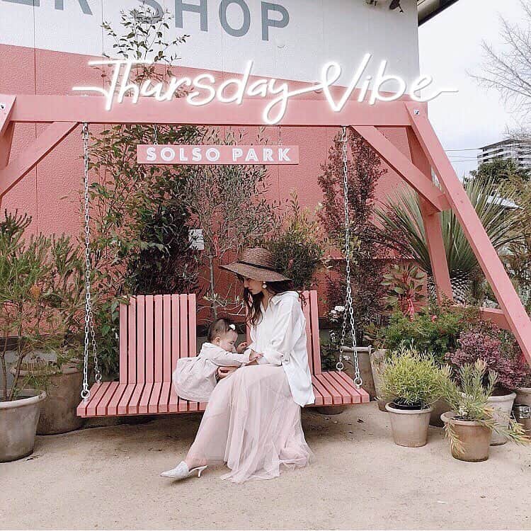 のインスタグラム：「#Thursdayvibe﻿ ﻿ 春の装いでお出かけ🌸♡﻿ ﻿ #snowcam #snowアプリ #instagood #l4l﻿ #青山カフェ #表参道カフェ #親子コーデ #春コーデ #春 #さくら #インスタ映え #インスタ加工 #おしゃれさんと繋がりたい﻿ ﻿」