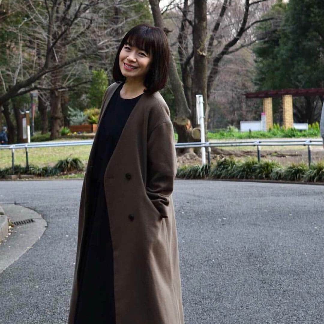芳賀恵子さんのインスタグラム写真 - (芳賀恵子Instagram)「冬物のコートもそろそろ終わりかな。。 毎日好きな服を着よう。  #新宿西口公園 #新宿 #カーキ #tokyo #ボブ #Japanese #shinjuku #まだ肌寒い #そろそろ桜の季節」3月28日 19時46分 - aoi_star_angel