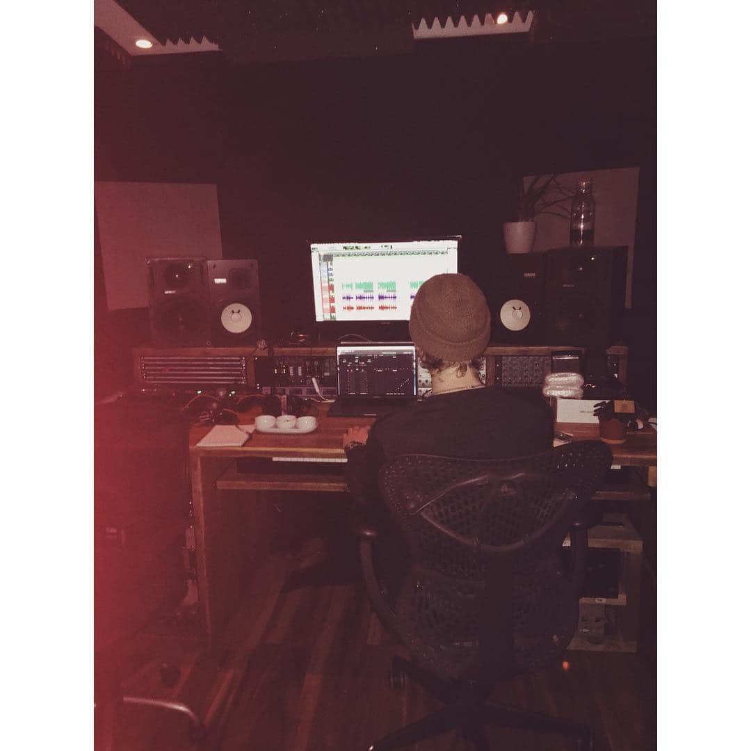 のインスタグラム：「アルバムが無事に終わって、これからマスタリング！本当にいい感じ！The Album is officially done - sent off to mastering! Thanks so much engineer/producer @od_alex and @octagonlondon for getting me here! 感謝感謝」