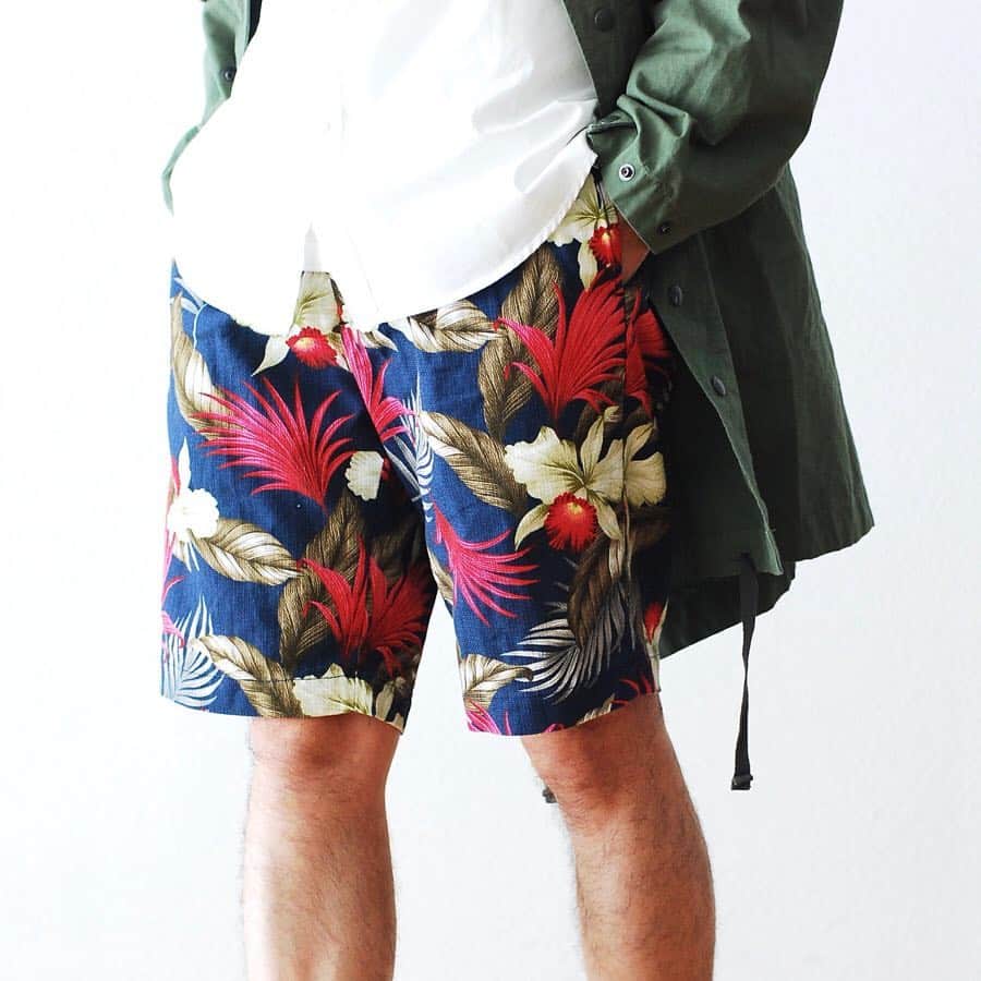 wonder_mountain_irieさんのインスタグラム写真 - (wonder_mountain_irieInstagram)「_ Engineered Garments / エンジニアードガーメンツ “Highland Parka – Cotton Ripstop-” ￥71,280- “Sunset Short -Hawaiian Floral Java Cloth-” ￥31,320- _ 〈online store / @digital_mountain〉 coat→ http://www.digital-mountain.net/shopdetail/000000009377/ shorts→ http://www.digital-mountain.net/shopdetail/000000009174/ _ 【オンラインストア#DigitalMountain へのご注文】 *24時間受付 *15時までのご注文で即日発送 *1万円以上ご購入で送料無料 tel：084-973-8204 _ We can send your order overseas. Accepted payment method is by PayPal or credit card only. (AMEX is not accepted)  Ordering procedure details can be found here. >> http://www.digital-mountain.net/smartphone/page9.html _ 本店：#WonderMountain  blog> > http://wm.digital-mountain.info/blog/20190328-1/ _ #NEPENTHES #EngineeredGarments #ネペンテス #エンジニアードガーメンツ styling.(height 175cm weight 59kg) shirts→ #THENORTHFACEPURPLE LABEL ￥15,984- _ 〒720-0044 広島県福山市笠岡町4-18 JR 「#福山駅」より徒歩10分 (12:00 - 19:00 水曜定休) #ワンダーマウンテン #japan #hiroshima #福山 #福山市 #尾道 #倉敷 #鞆の浦 近く _ 系列店：@hacbywondermountain _」3月28日 19時55分 - wonder_mountain_