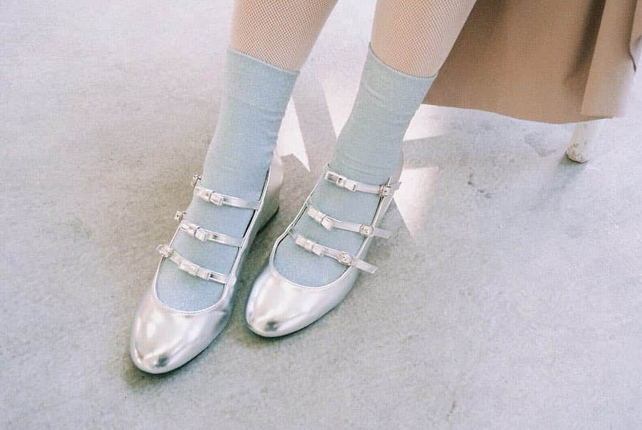 のインスタグラム：「可愛い靴、可愛い髪、可愛い服、可愛いメイク。 好きなものを集めたら足取りはもっと軽くなるでしょ？ 沢山載せてごめんね、でも本当はもっと沢山私を見て欲しいんだ  photo by. @uuuuu_100  #me#mim_ootd#fashion#photo#instagood#tittyandco#vannietokyo#rubyandyou#157cm」