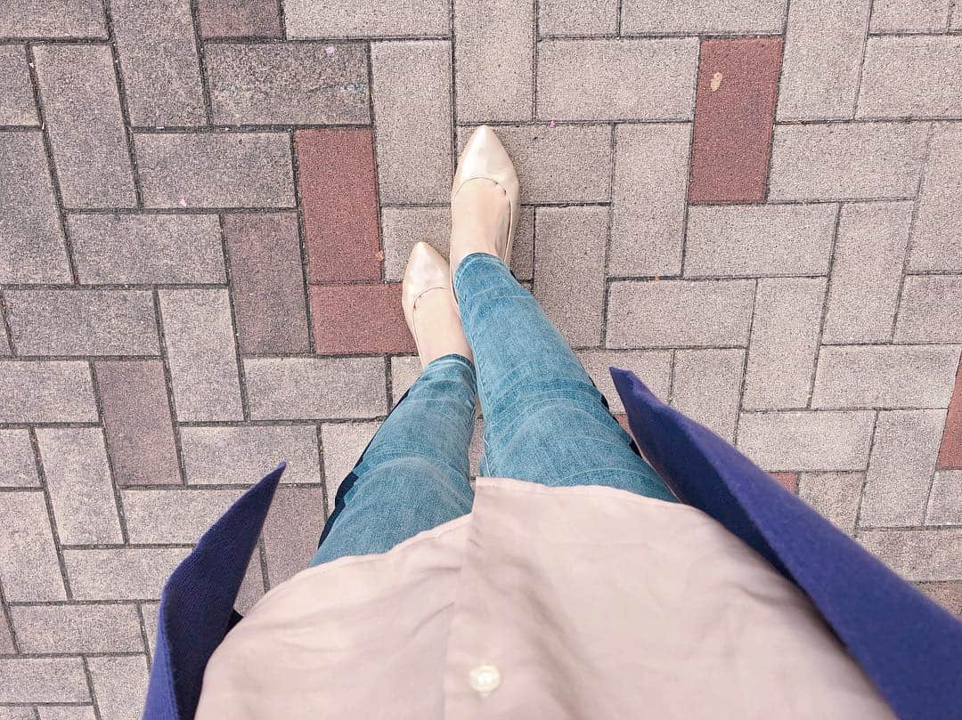 あいりさんのインスタグラム写真 - (あいりInstagram)「今日はシンプルでカジュアルな感じでした👖☺️ ・ #デニム #emue #エミュ  #トップス #gu #パンプス #銀座かねまつ #カーディガン #aga ・ #コーデ #コーディネート #coordinate #カーデ #アウター #ボトムス #パンツ #アーガ #ジーユー #プチプラ #ファッション #fashion #ファッション好きな人と繋がりたい #ファッションコーデ #春コーデ」3月28日 19時56分 - airi_happy