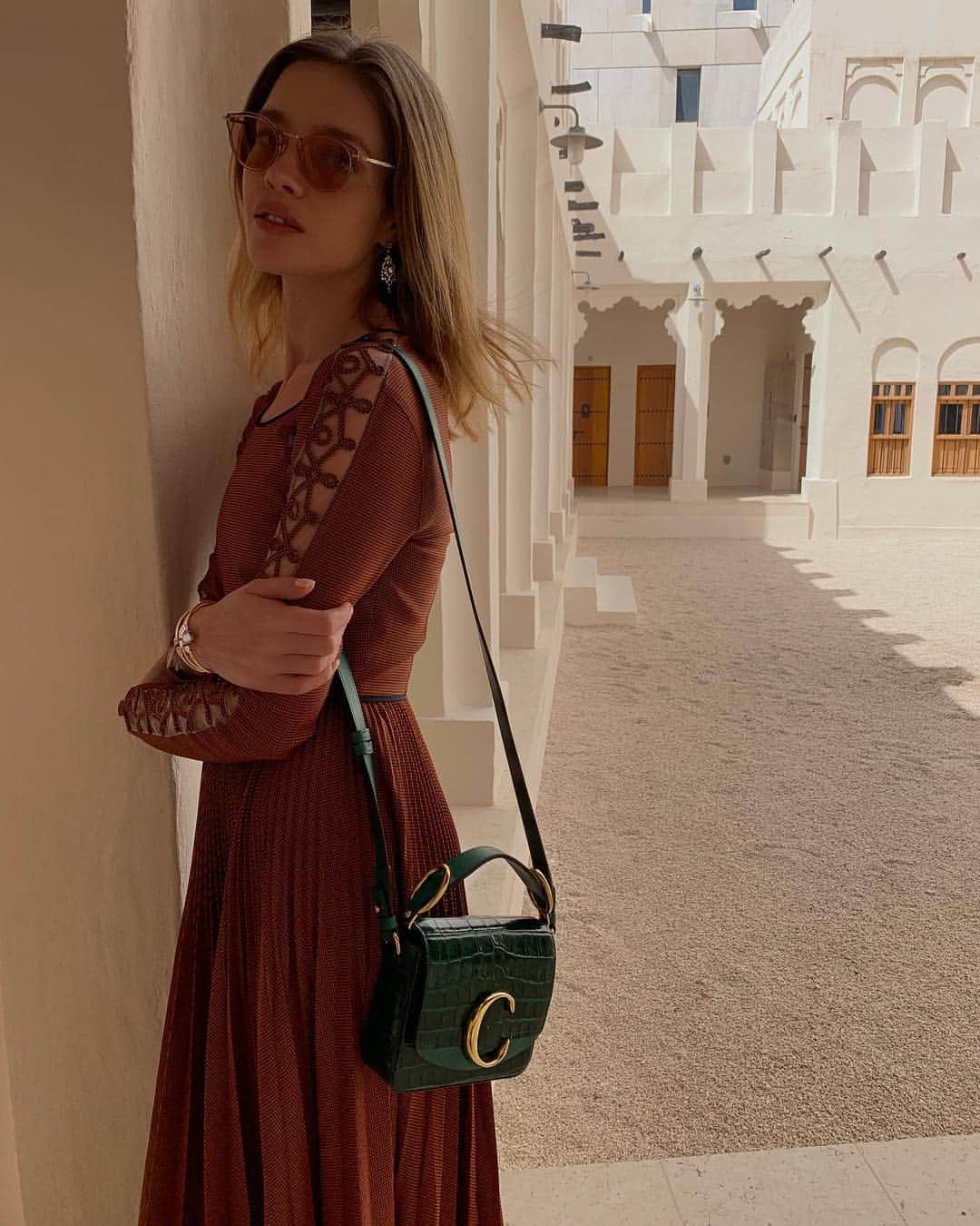 ナタリア・ヴォディアノヴァさんのインスタグラム写真 - (ナタリア・ヴォディアノヴァInstagram)「Blending in 🐫🐪🌵🐐🏜🏖🇶🇦♥️」3月28日 19時56分 - natasupernova