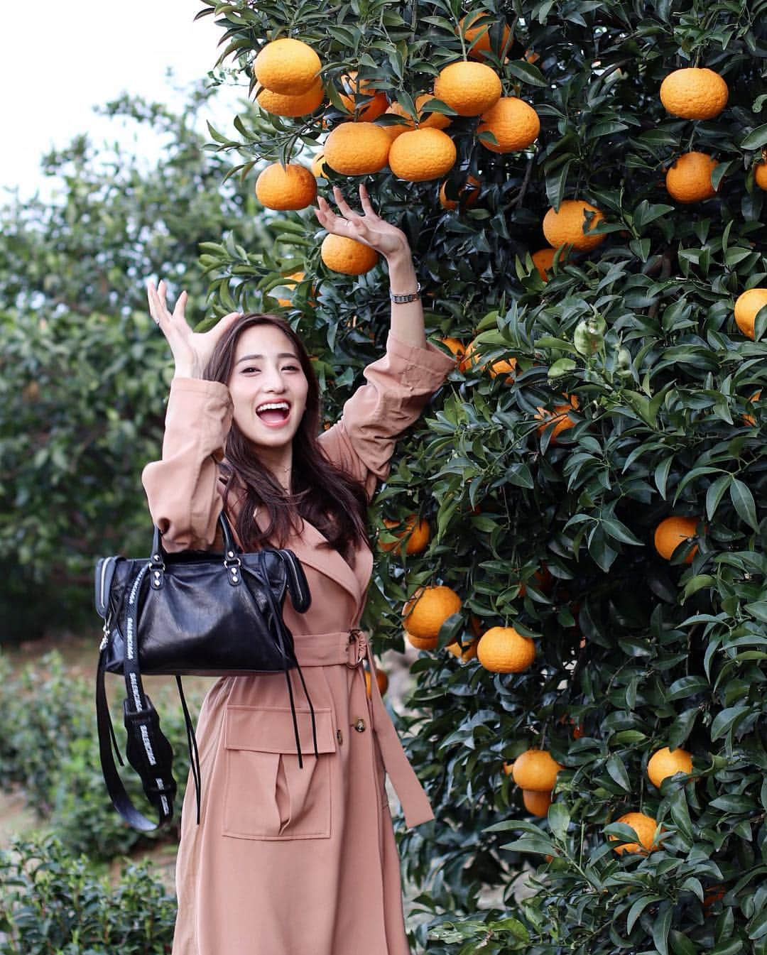 雨宮みずきさんのインスタグラム写真 - (雨宮みずきInstagram)「． 楽しすぎた🙈🍊🍊 ． #石垣山 #桜 #cherryblossom #小田原 #みかん狩り #湘南ゴールド #オレンジ #楽しそう #満面」3月28日 19時59分 - ammymzk0926