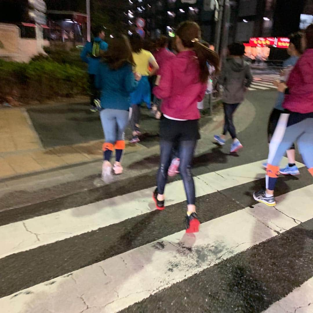 小林さりさんのインスタグラム写真 - (小林さりInstagram)「昨日はリナと @asicsrunning_jp のイベントに参加してきました◡̈𓇬°. ・ ・ ≪yoga × pop pirates × cofit × run≫ 4種目全てを体験したのですが #遊びじゃない がテーマなだけあってガチ過ぎた◡̈𓇬°. マラソンを走らなくなって、遊び程度の運動しかしていない今の私には、とってもハードでした⚡︎笑笑 でも久しぶりの運動は凄く楽しくてリフレッシュ出来たよ⋆︎* ・ ・ このイベントは来月から毎月行われるよ*⑅ また必ず行きたい！！ ・ ・ #ASICS #アシックス #遊びじゃない #トレーニング #ヨガ #ラン #ピラティス #アシックス原宿フラッグシップ  #りなさり」3月28日 20時02分 - _____sari