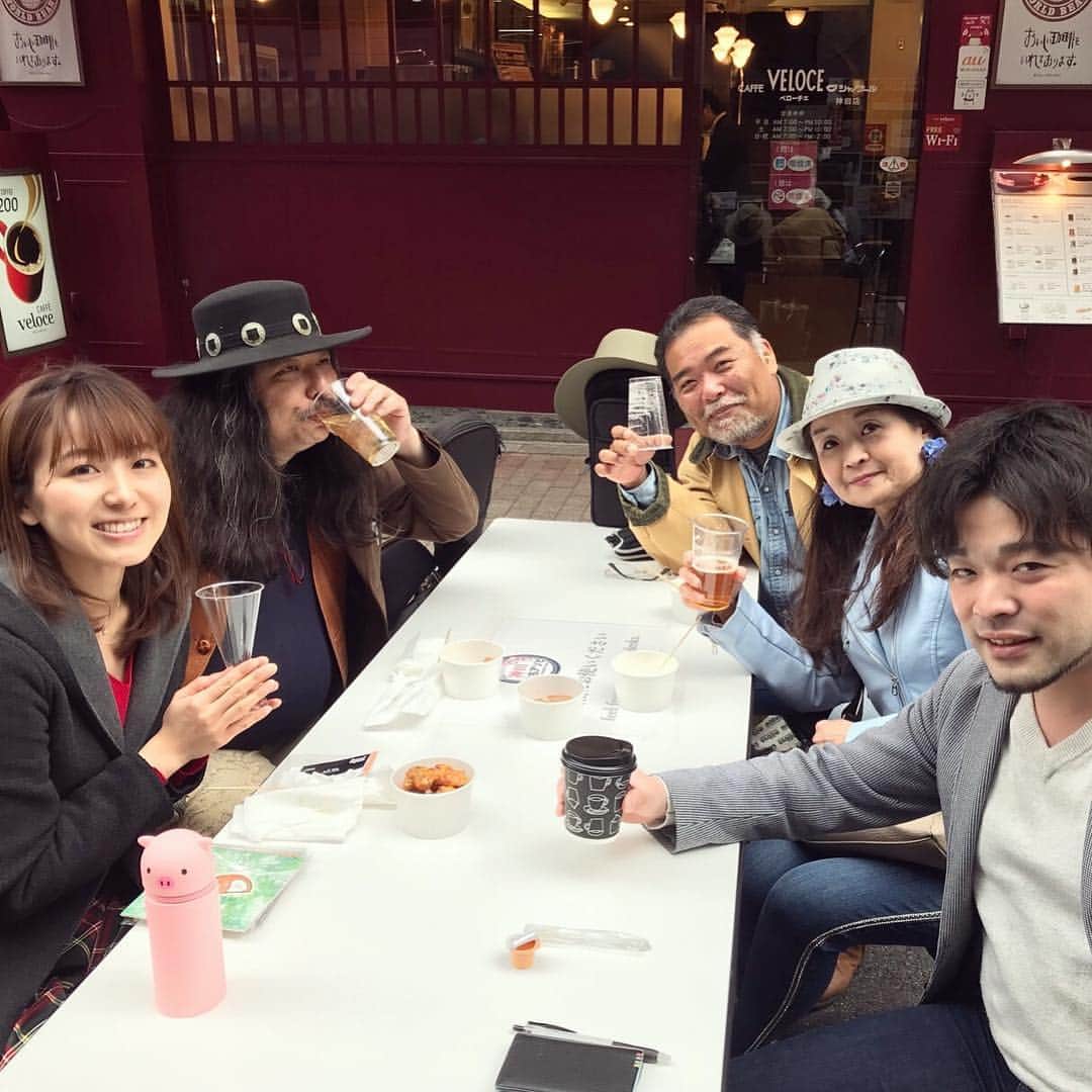 はたゆりこさんのインスタグラム写真 - (はたゆりこInstagram)「祝・神田駅開業100周年 #神田みちアソビ ━━━━━━━━━━━━━━━━━━━━━━━━ 今日はJR神田駅開業100周年を記念して開催された「神田みちアソビ」に出演してまいりました＊内神田中央通り・寺本ビル前に設置されたステージで歌わせて頂きました(*^^*) 小雨が降って肌寒い中、聴きに来てくださった皆さんありがとうございました！ 平日の昼間でしたが、近くにお勤めの皆さんや通りがかりの皆さんも立ち止まって聴いてくださり嬉しかったです☺️ #神田駅100周年 #内神田中央通り #タジヒロユキ #琴紬」3月28日 20時03分 - hatayuriko