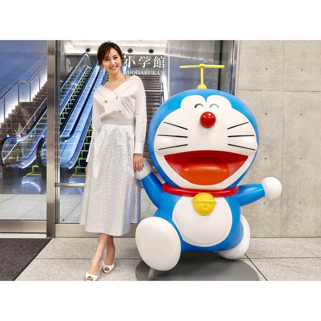 のインスタグラム：「👗﻿﻿ 今日の衣装はこちら💁‍♀️✨﻿﻿ ﻿﻿ ﻿﻿ トップス&スカートはdiagram﻿﻿ ヒールはdianashoespressです♪﻿﻿ ﻿﻿ ﻿﻿ ﻿﻿ スタイリストの楠さん( @reiko_kusunoki )が春らしく上品なコーディネートにしてくれました🌸﻿ ﻿ ﻿ ﻿ #イベント #衣装 #ドラえもん #小学館 #ダイアグラム #ダイアナ」