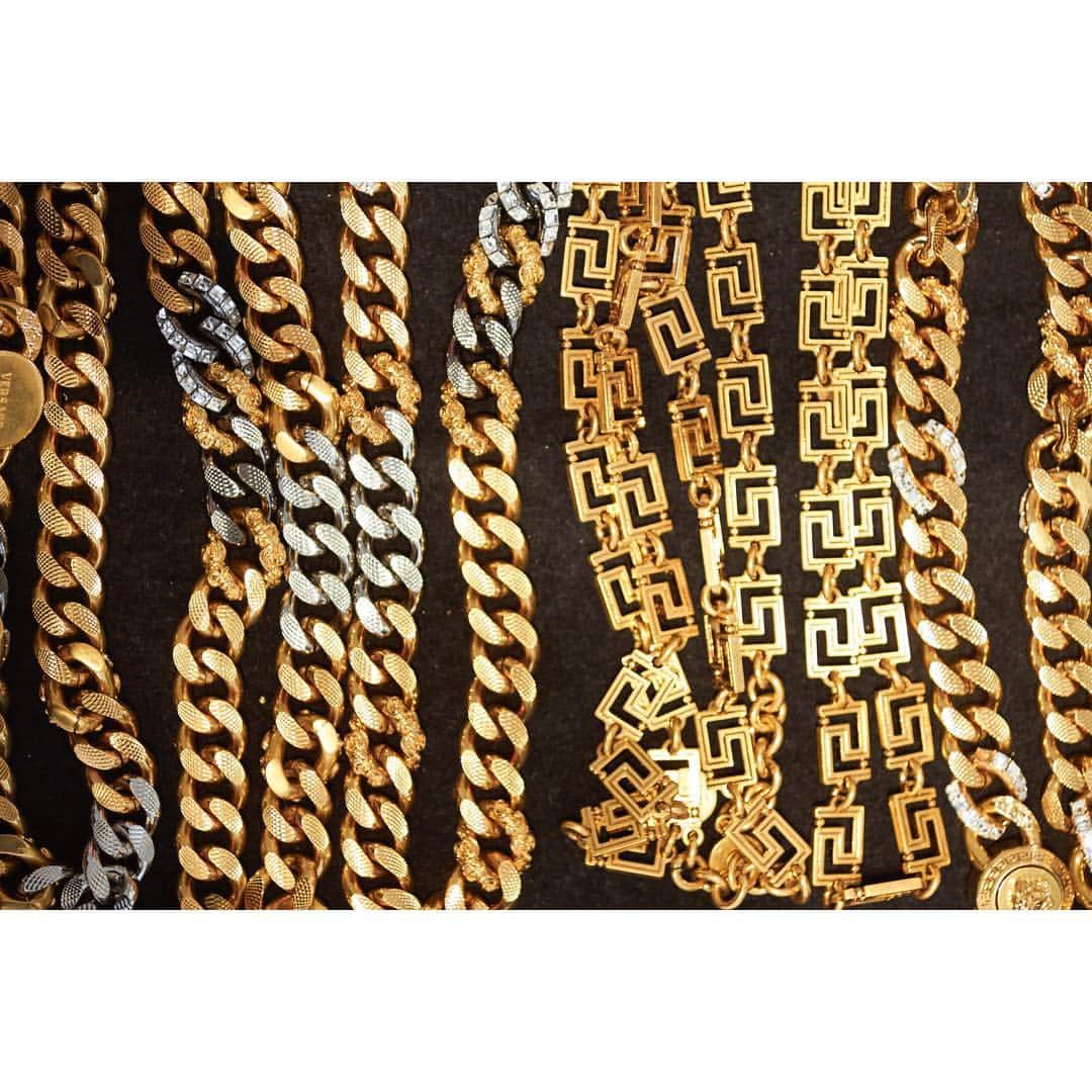 ジャンニヴェルサーチさんのインスタグラム写真 - (ジャンニヴェルサーチInstagram)「The #VersaceSS19 chain jewelry features a Tribute Gold, ruthenium or palladium finish. Discover more at the link in bio.」3月28日 20時17分 - versace