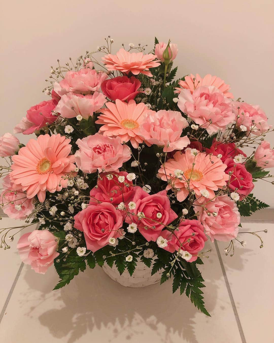 宮坂灯里さんのインスタグラム写真 - (宮坂灯里Instagram)「素敵なお花を頂きました😚🌸 #お花 #flower  #pink」3月28日 20時12分 - m.akari27