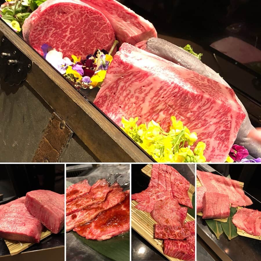 岩崎静羅さんのインスタグラム写真 - (岩崎静羅Instagram)「☺︎ お友達のお肉マイスター @meat_meister_tanabe_shintaro さんがプロデュースする TENへ行ってきましたー♡ ーーーーーーーーーーーーーーーーー 【西麻布 焼肉TEN（テン）】 地下に降りると隠し扉がお出迎え！ 入り口から帰るまで驚きと感動の連続でした^ ^ お肉の厚さ、焼き方をこだわり抜いて出来上がる舌の上で絡み合う官能的な味わいのタンに 融点12℃の但馬玄ユッケ 目の前で抽出するごま油になどなど ここでしか味わえない特別なメニューとスペシャリストの本気のこだわりは格別！別格！！！ パフォーマンスも抜群！！ 何気にトイレがオシャレすぎて細かな気配りにお店のレベルの高さが見て取れます^ ^ 焼肉屋さんってここまですごいんやってとにかく感動オンパレードでした♡ ーーーーーーーーーーーーーーーーー いやー、またステキなお店に出会えました！！ 大好きなみんなと最高なお肉に囲まれて 幸せなひとときでした^ ^ オープンおめでとうございます㊗️ また遊びいきます^ ^ * #西麻布 #新規オープン #TOKYO #紹介制 #焼肉 #お肉 #肉塊 #宝物 #155cm #フードアナリスト #どうもフードアナリストのせいらです  笑 #肉 #wagyu #japan #肉の玉手箱 やぁ #至極 #最高 でした♡」3月28日 20時20分 - seeeeiiiiraaaa