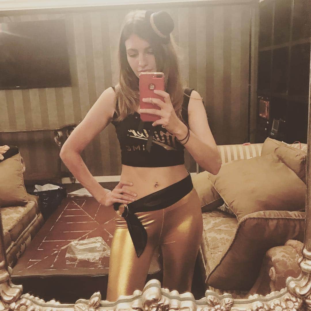 玲奈マリーのインスタグラム：「Motivation to get my pre-pregnancy body back before summerこの体に戻りたい！筋トレしなきゃ！！💪🏼👑🎩 #skinny #fit #motivation #thin #thinspo #exercise #nicebody #postpartum #inspo #inspiration #model #flatstomach #abs #thighgap #fitness #millerlightgirls #millerjapan #痩せてる #ダイエット #モデル #筋トレ #頑張る #イベントモデル #ミラー」