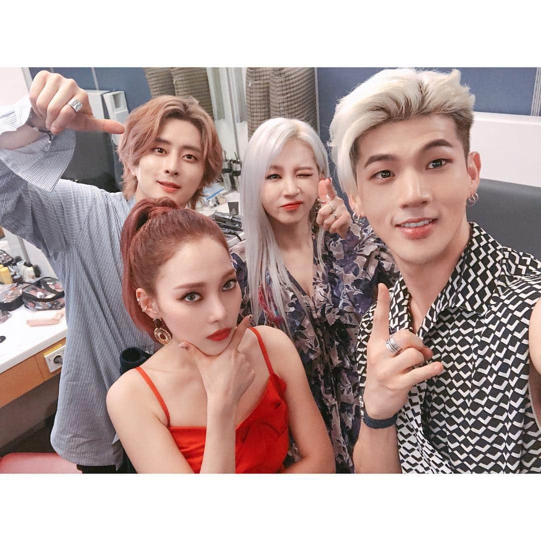 K.A.R.Dさんのインスタグラム写真 - (K.A.R.DInstagram)「[#KARD] 히든카드!! 첫 '밤밤(Bomb Bomb)' 무대를 함께 즐겨주셔서 고마워요👍 히든이들이 좋다면 우리도 좋아요🧡 첫방 기념으로 셀카도 놓고가요~😜 . #BM #JSEPH #SOMIN #JIWOO #KARD #KARD_밤밤_Bomb_Bomb」3月28日 20時35分 - official_kard