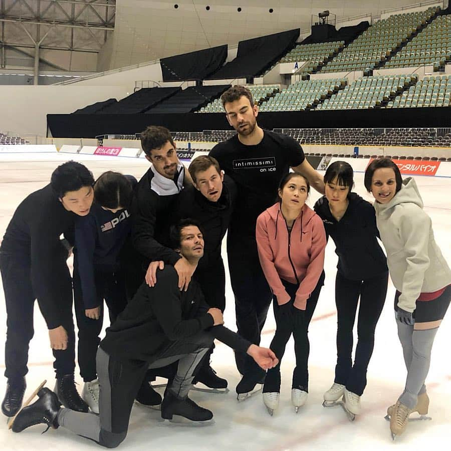 マイア・シブタニさんのインスタグラム写真 - (マイア・シブタニInstagram)「We’ve been working hard and we’re ready for tomorrow! 💪 🔁 @ericradford85 How we appear on the outside... and how we actually feel on the inside. 😁😴 But it honestly was a great day of rehearsals and we are ready to entertain you tomorrow!! #figureskating #figureskater #starsonice #workinghard #osaka #japan #fakeittillyoumakeit #satokomiyahara #maimihara #tired #keepsmiling #goodtimes #StarsOnIce」3月28日 20時34分 - maiashibutani