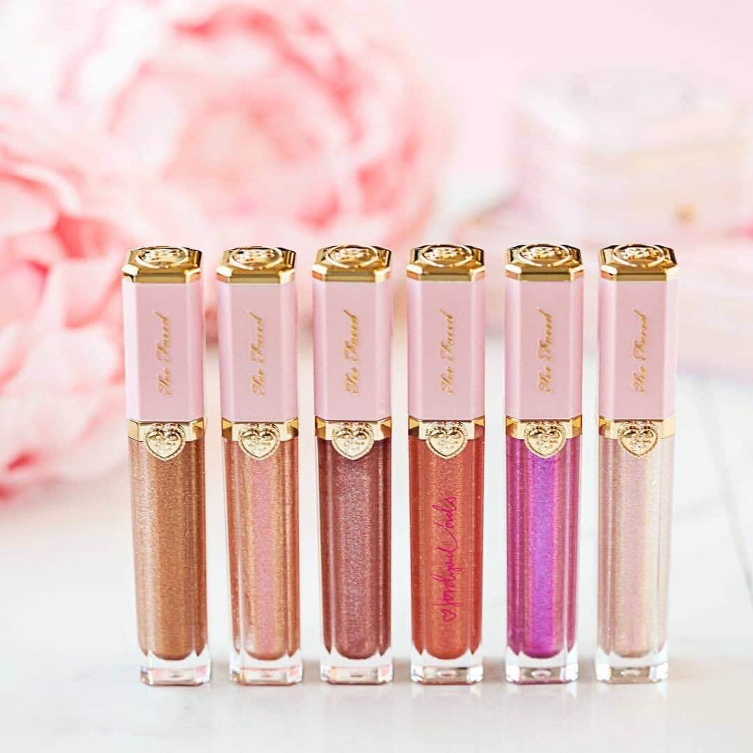 のインスタグラム：「Des lèvres glossy, il n'y a rien de plus sexy vous êtes d'accord ?! ✨👄 . Les gloss Rich & Dazzling by @toofaced feront briller vos lèvres comme si elles étaient enveloppées de diamants 💎 . #SephoraLovesTooFaced #tfprettyrich #toofaced」