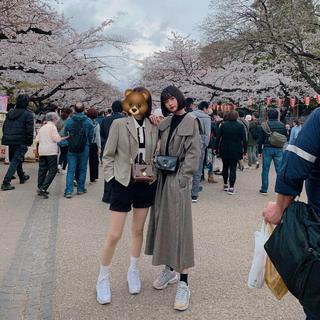 横田ひかるさんのインスタグラム写真 - (横田ひかるInstagram)「Sisters🐻 服装似せてお出かけの日。 桜綺麗だった〜」3月28日 20時33分 - _rncn950805