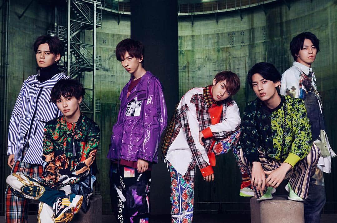 のインスタグラム：「【BIG NEWS!!】NYLON JAPANが再び #超特急 ( @bullettrain8 )のニューシングルをアートディレクション！　クールな中にもメンバーそれぞれの個性をしっかり生かしたビジュアルとなった「メンバーセンター盤」6種。こちらの解禁もお楽しみに♡  詳細はWEBでチェック▶︎https://www.nylon.jp/euphoria  #nylonjapan #bullettrain #euphoria #nylonjp #newsingle」