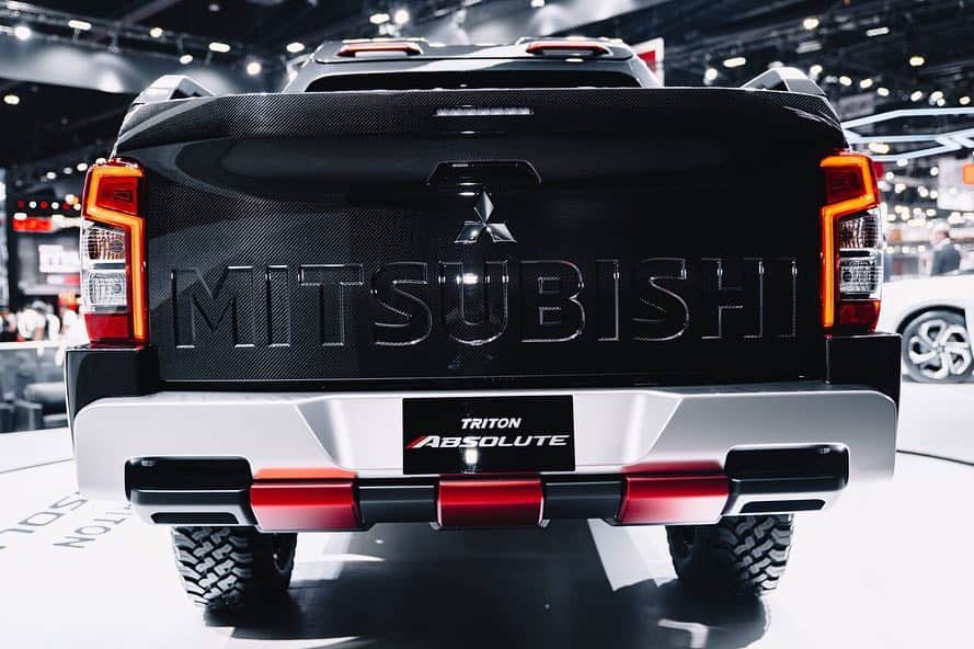 Mitsubishi Motors Thailandさんのインスタグラム写真 - (Mitsubishi Motors ThailandInstagram)「พบกับ MITSUBISHI TRITON ABSOLUTE รุ่นตกแต่งพิเศษ โชว์โมเดล ได้ที่งาน Motor Show 2019 วันนี้ - 7 เม.ย. 62 ที่ อิมแพคชาเลนเจอร์ 1 - 3 เมืองทองธานี *รุ่นตกแต่งพิเศษนี้ยังไม่มีแผนจำหน่ายอย่างเป็นทางการ  #MitsubishiMotorsThailand #MitsubishiMotors #TritonABSOLUTE #แกร่งลุยทุกอุปสรรค」3月28日 20時42分 - mitsubishimotorsth