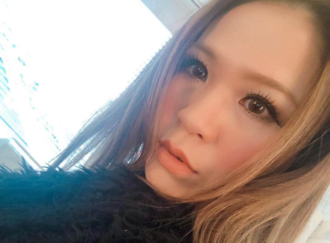 彩希エリナさんのインスタグラム写真 - (彩希エリナInstagram)「やいやいやいっ！今日は早く寝るんやいっ🌙✨もう少しで3月も終わりやいっ📝新たな月が始まるんやいっ➡︎何となく色のない流れを過ごした今月👩‍🎨来月は何色に染めようか🖌やいやいやいっ！#selfmakeup #selfie #japanesgirl #hairmake #spring #セルフメイク #メイクアップ #ベージュリップ #ストレートヘア #もうすぐ3月も終わり #色塗り #塗り塗り #今月は兎に角移動しまくった #ワープパーティー」3月28日 20時53分 - erina_saiki