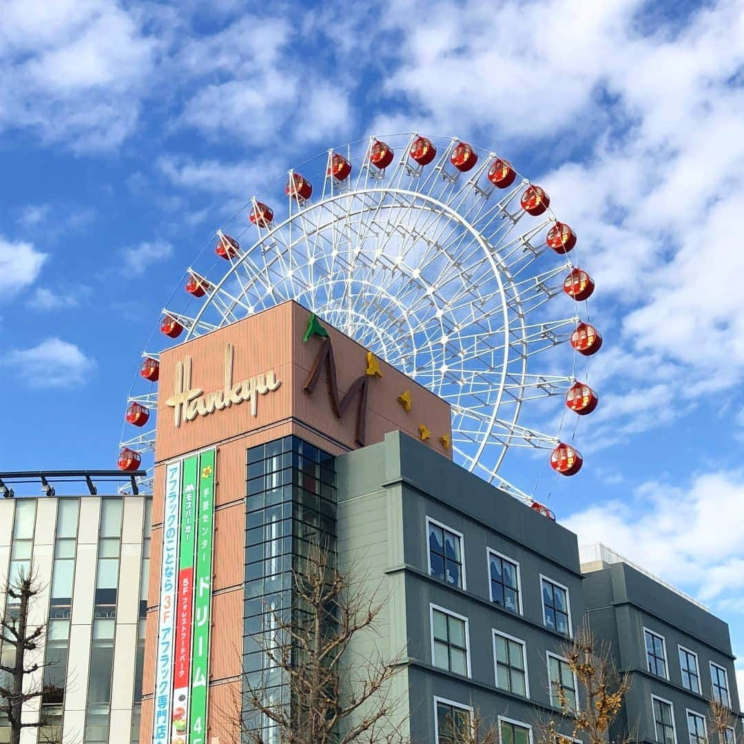 Woman.CHINTAIさんのインスタグラム写真 - (Woman.CHINTAIInstagram)「#センター北駅 （#Center north  station in #Kanagawa ） ・ 港北ニュータウンのおしゃれなショッピングモールがあり、スイーツ点なども多いキレイな街セン北は女性に例えると、爽やかな色味と女性らしいシルエットが美しい女性🙋💚 ・ ・ @woman.chintai ではセンター北駅周辺のお部屋も診断形式であなたにあったお部屋がわかっちゃう😘🏡 「Woman.CHINTAI」もしくは、「ウーマンチンタイ」で検索🔍 プロフィールのURLからもすぐに理想のお部屋が探せちゃいます✨ ・ Illustrated by @um7mr ・ ・ #WomanCHINTAI#部屋探し#CHINTAI #女性にオススメ #擬人化 #賃貸 #街 #1人暮らし #おしゃれ#女子#ファッションイラスト#fashionillutration#tokyofashion#ootd#ファッション#コーデ#今日のコーデ」3月28日 20時47分 - woman.chintai