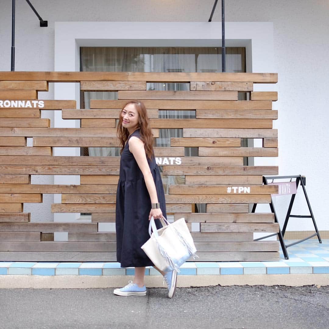 Keikooooooさんのインスタグラム写真 - (KeikooooooInstagram)「コンバンハ♡ またまた可愛いワンピース着ちゃいました👗 最近暖かくって、ノースリにGジャン羽織ってみました💛真夏には1枚で着たいな。 産前産後のマタニティウエアにも最適♡ 形が可愛いくてシャカシャカ素材で、 カジュアルになり過ぎないトコが好き。 見えないけど、後ろの首のところにリボンがついてて 可愛いよ♡ . ワンピース @sono_official #sono バッグ #ayakobag @ayako_tanaka_  シューズ #converse @converse_jp  @spendard.com2014 #ソーノ #ママコーデ #マタニティ #マタニティコーデ #バックリボンワンピース #妊婦」3月28日 21時03分 - keity1011