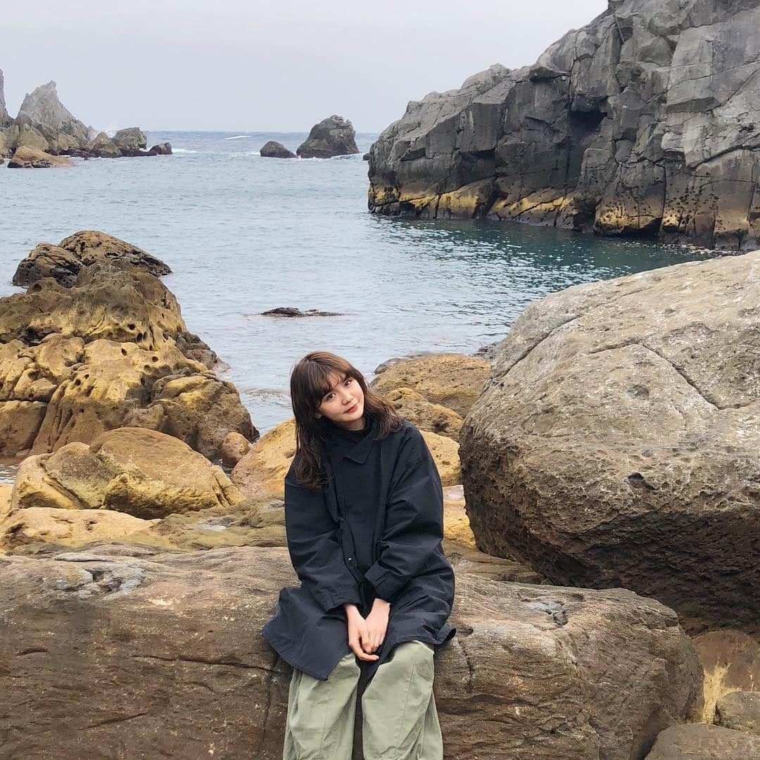 村田倫子さんのインスタグラム写真 - (村田倫子Instagram)「式根島にきてます☺︎ 東京の離島ーーー！ 海が綺麗です、、、。 いたるところに温泉が湧いている、、 知る人ぞ知るパワースポット溢れる場所なんです。 #式根島 #東京loveアイランド #東京離島」3月28日 21時13分 - rinco1023