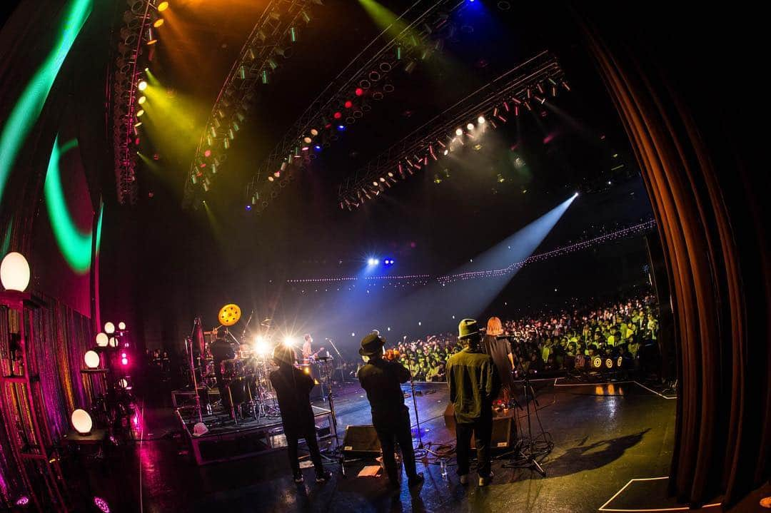 田口恵人さんのインスタグラム写真 - (田口恵人Instagram)「昨夜は呼んでくれた、東放学園音響専門学校の皆様どうもありがとう。 僕は学生時代は高校までだけど、専門学校みたいに同じ志もつ仲間が沢山近くに居るって改めて素晴らしいなーって思ったなぁ。ステージ作ってくれてありがとねー。  とにかく、共演させて頂いた、 Nakamura Emiさん、素晴らしかったー。余韻にまだ浸っています。。」3月28日 21時15分 - keitytaguchi