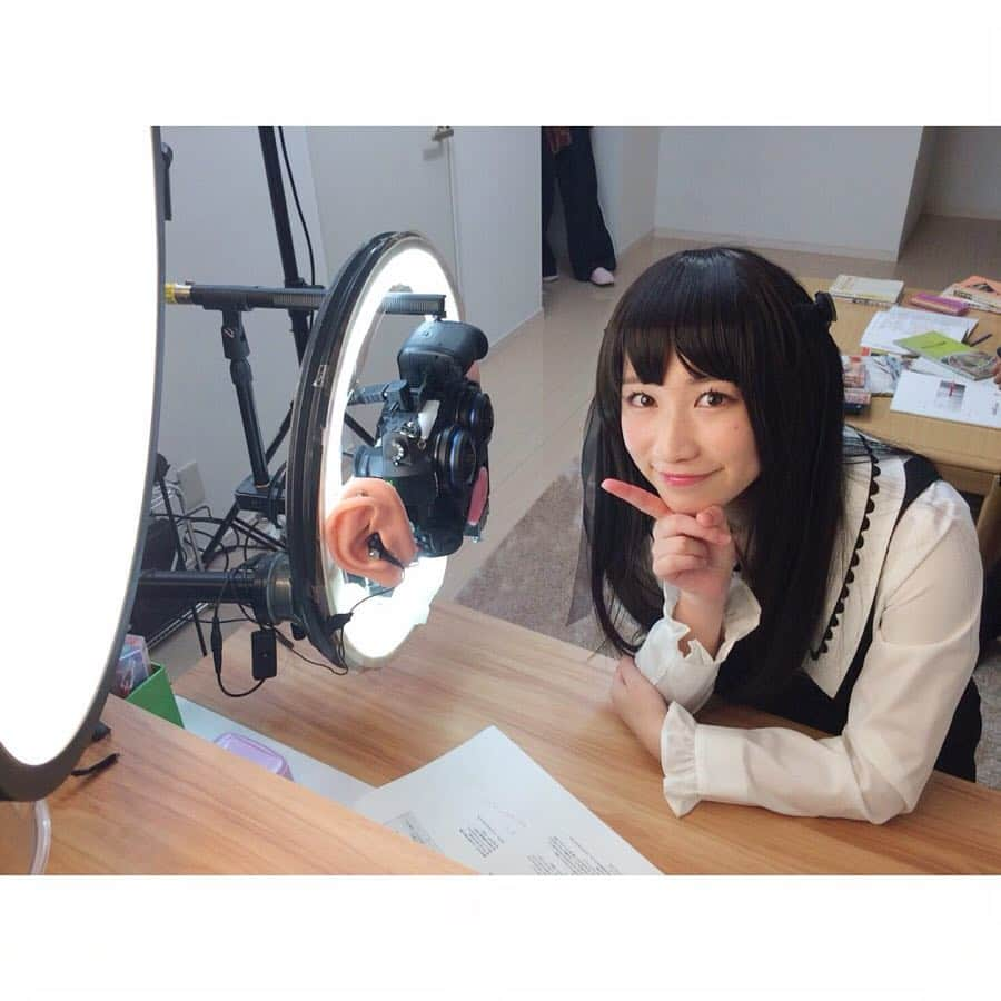 加藤一華さんのインスタグラム写真 - (加藤一華Instagram)「. VR「五等分の花嫁」👰💐 メイキングを見て下さった方は分かると思うけど 裏側はとっても大がかりで大変でした(><) . ５役に変身するのに携わって下さったのは ヘアメイクの吉田真妃さんと、 スタイリストのコギソマナさん！！ 素敵なお二人に魔法をかけていただいて😳💄👗✨ 撮影はVRチームの皆さんと一丸になって頑張りました！ . 撮影が終わってほっとしていたのも束の間、ついに公開！！皆さんに見ていただくこの日が、また新たなスタートのような気がしてます、、！ . かなり距離近いので、自分で観るのはやっぱりちょっと恥ずかしいんですが😂、凄い映像に仕上げていただいてるのでぜひ見てみてください！！！ . #五等分の花嫁 #VR #ボンボンTV」3月28日 21時16分 - ichika_kato