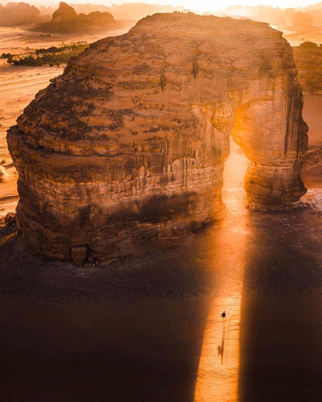 Canon Photographyさんのインスタグラム写真 - (Canon PhotographyInstagram)「Walking amongst giants. .  Did you know that Jabal Al-Feel or Elephant rock in Al Ula is over 50 meters high! The formation was carved naturally by erosion over the last few centuries. :o .  Awesome capture by @tristankermode」3月28日 21時27分 - cpcollectives